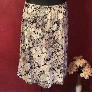 JOANNA PLUS FLORAL SKIRT SIZE 24W
